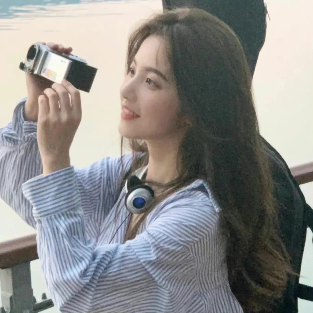 小丑面前海报