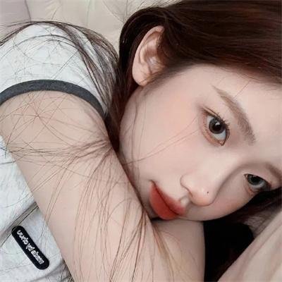 童贞女王海报